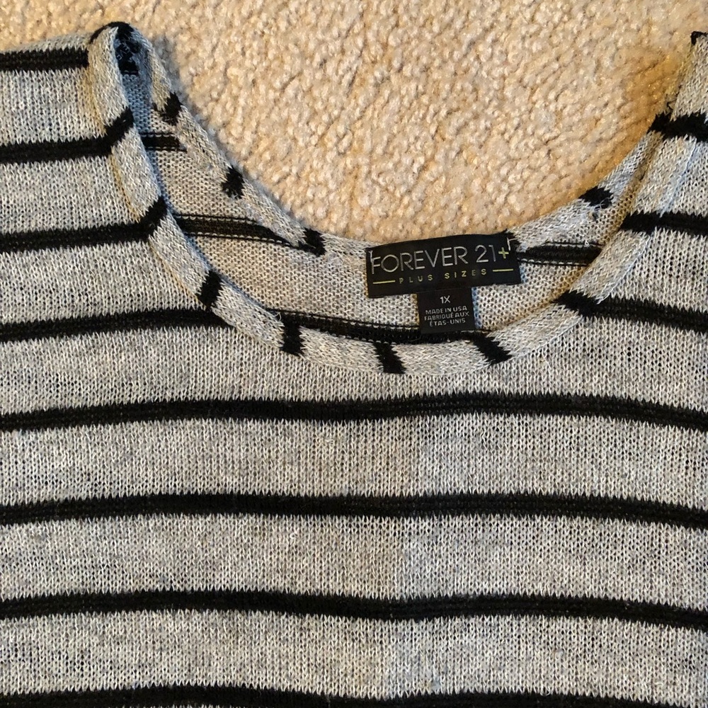 ❤️3 for $20❤️ Forever 21 Short Sleeve Sweater - Picture 5 of 6